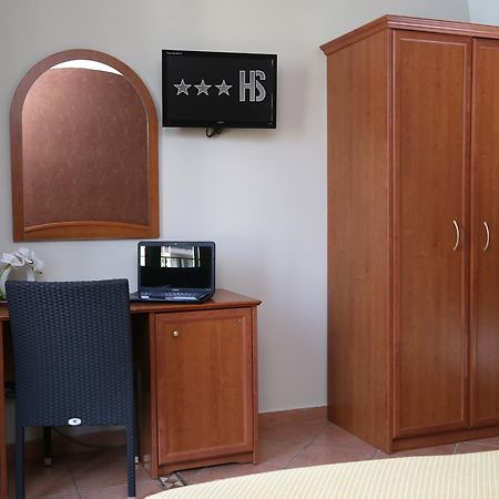 Hotel Stefano A Melito Мелито-ди-Наполи Экстерьер фото