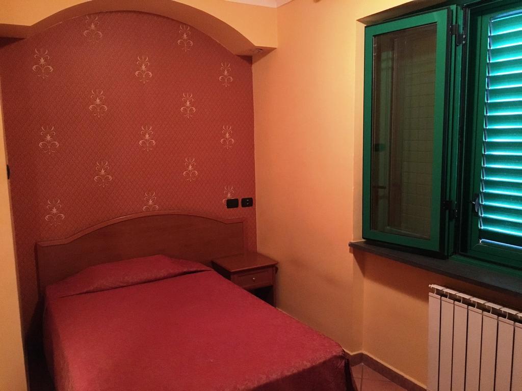 Hotel Stefano A Melito Мелито-ди-Наполи Экстерьер фото