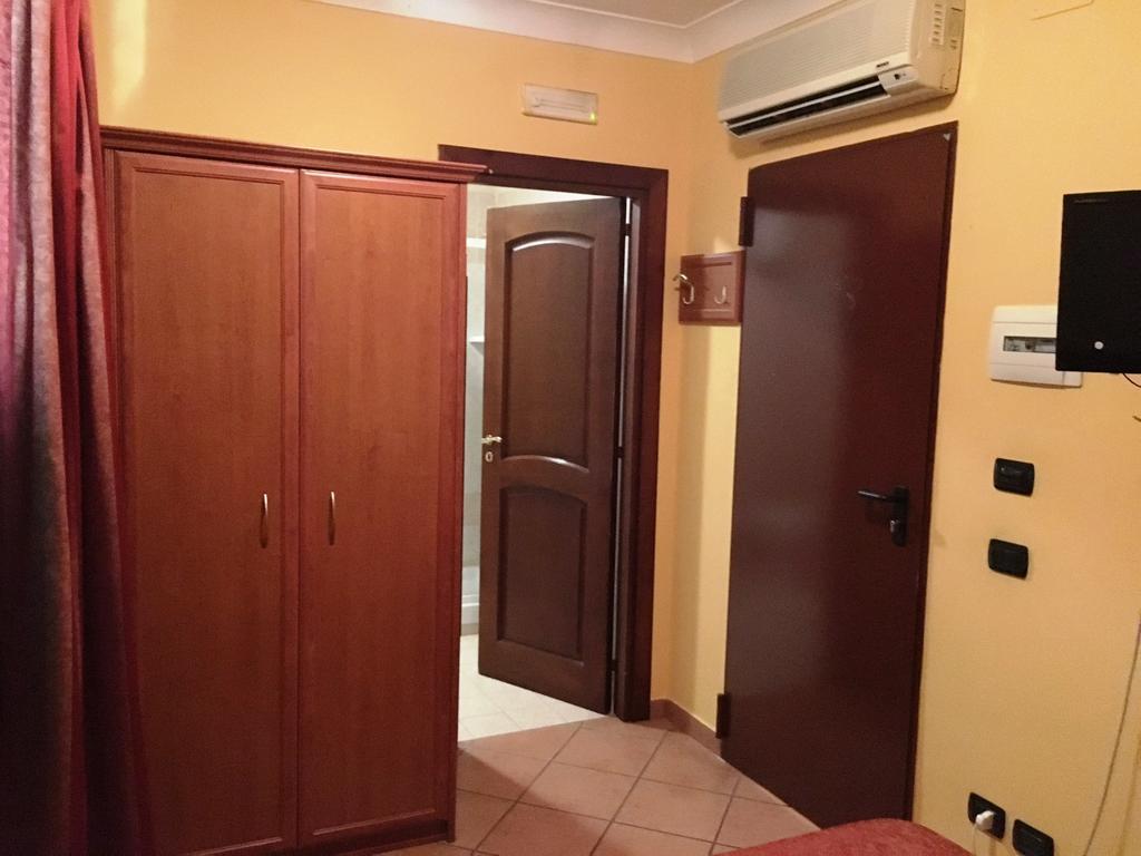 Hotel Stefano A Melito Мелито-ди-Наполи Экстерьер фото