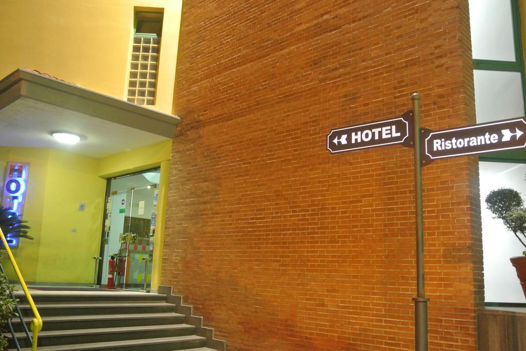 Hotel Stefano A Melito Мелито-ди-Наполи Экстерьер фото