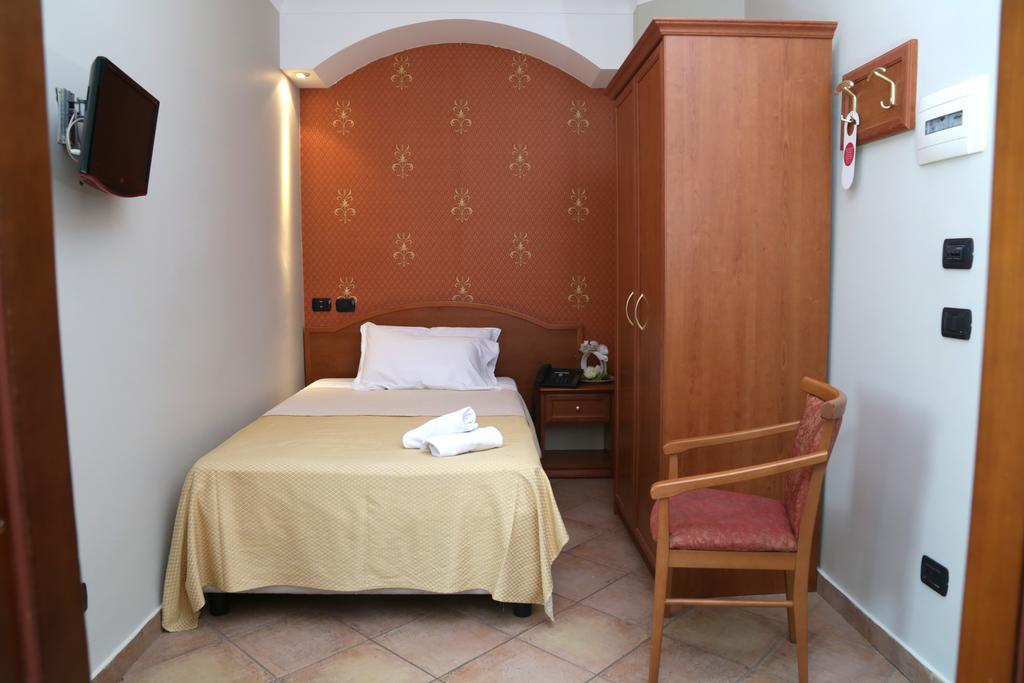 Hotel Stefano A Melito Мелито-ди-Наполи Экстерьер фото