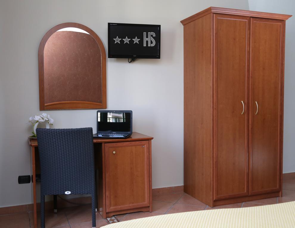 Hotel Stefano A Melito Мелито-ди-Наполи Экстерьер фото