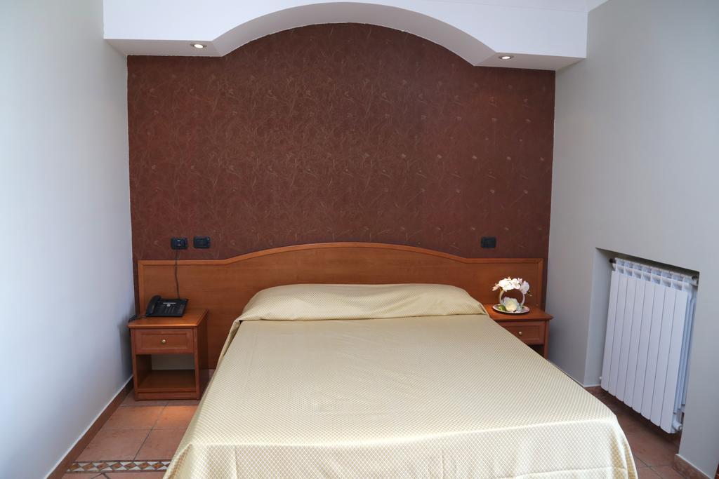 Hotel Stefano A Melito Мелито-ди-Наполи Экстерьер фото