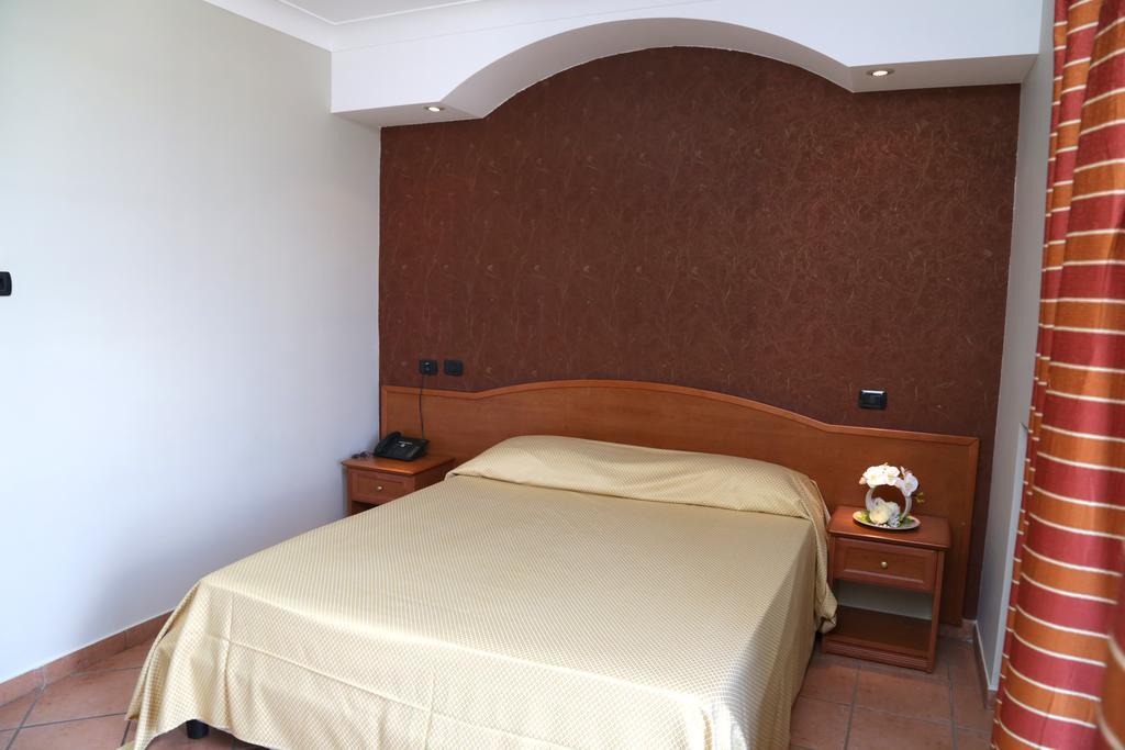 Hotel Stefano A Melito Мелито-ди-Наполи Экстерьер фото