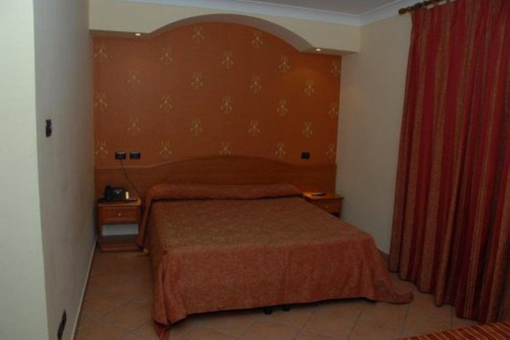 Hotel Stefano A Melito Мелито-ди-Наполи Экстерьер фото