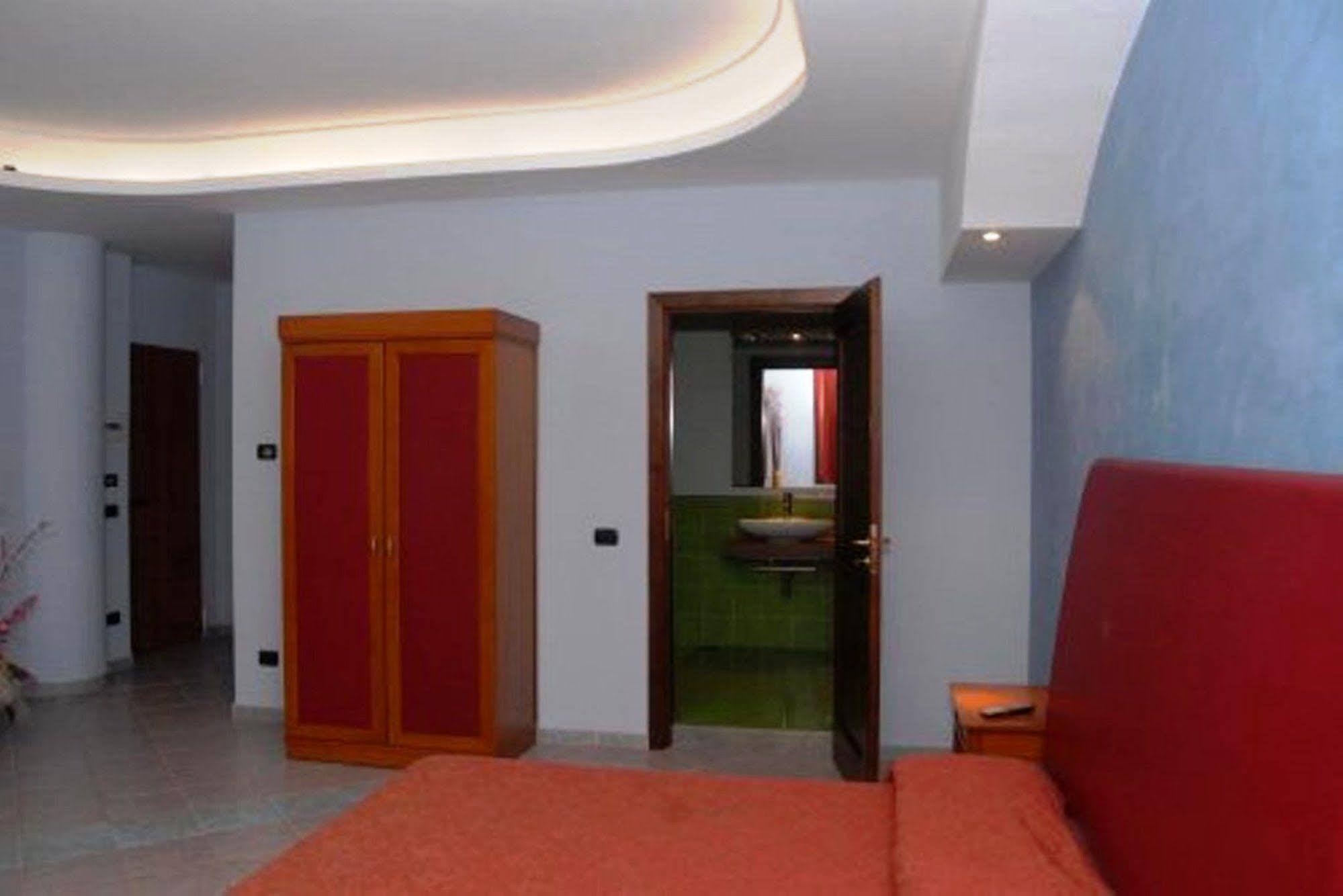 Hotel Stefano A Melito Мелито-ди-Наполи Экстерьер фото